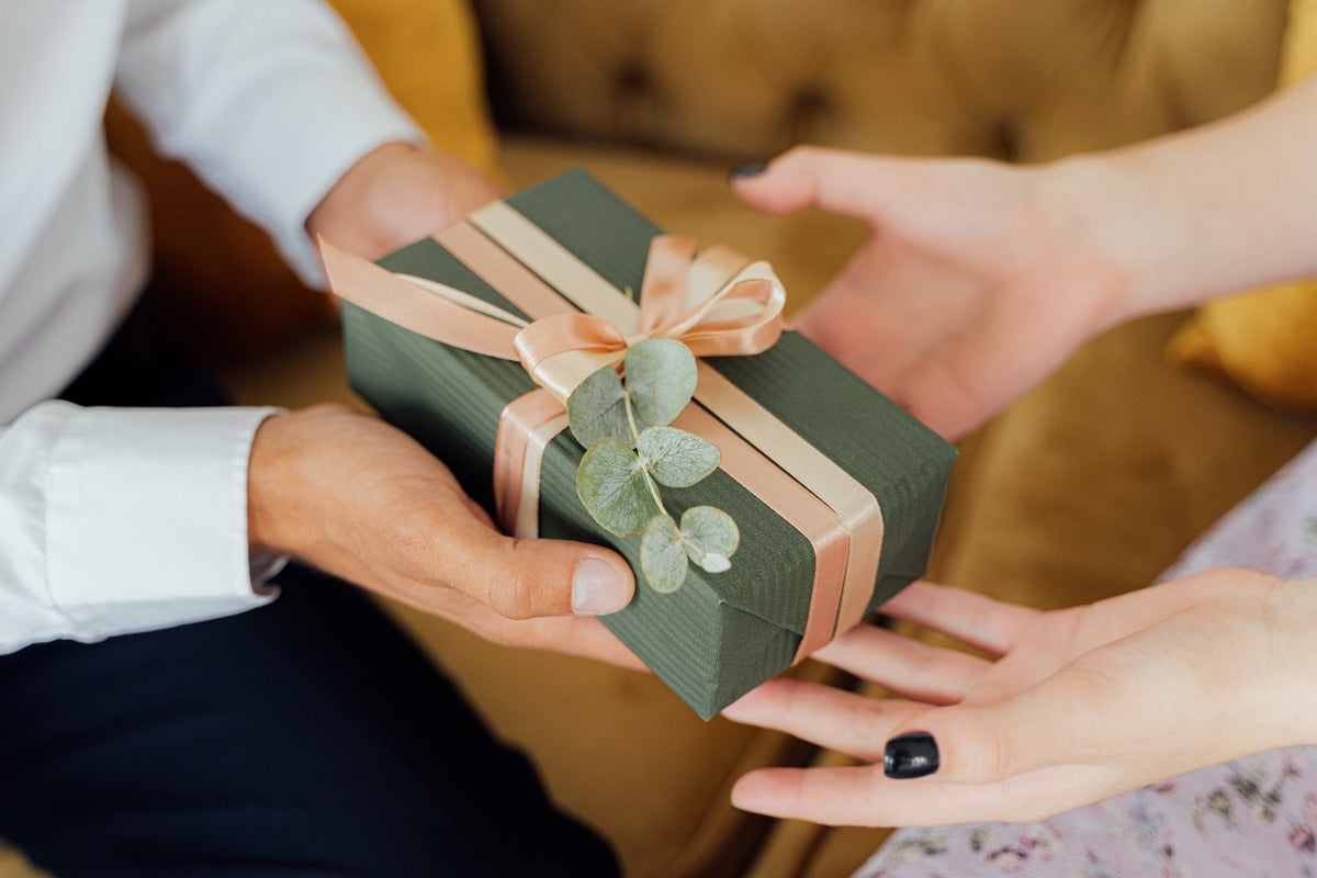 Moissanite Gifts Under $1000 This 2023 Holiday Season