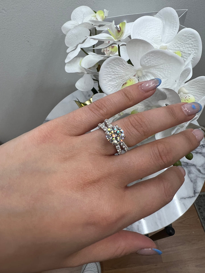 Round Cut Engagement Ring With Double Band
