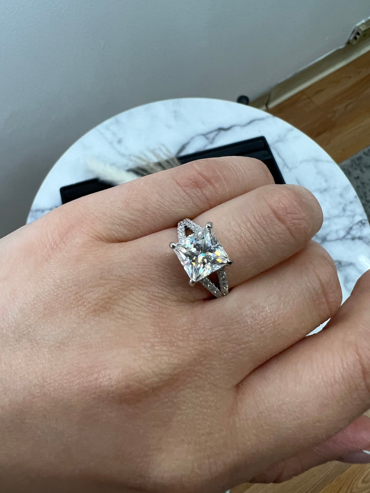Princess Cut Engagement Ring With Double Band &amp;  Sidestones