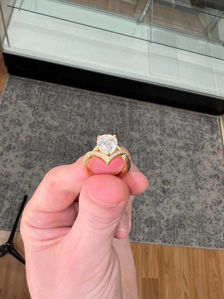 Pear Shape Engagement Ring With Twisted Pavé Band