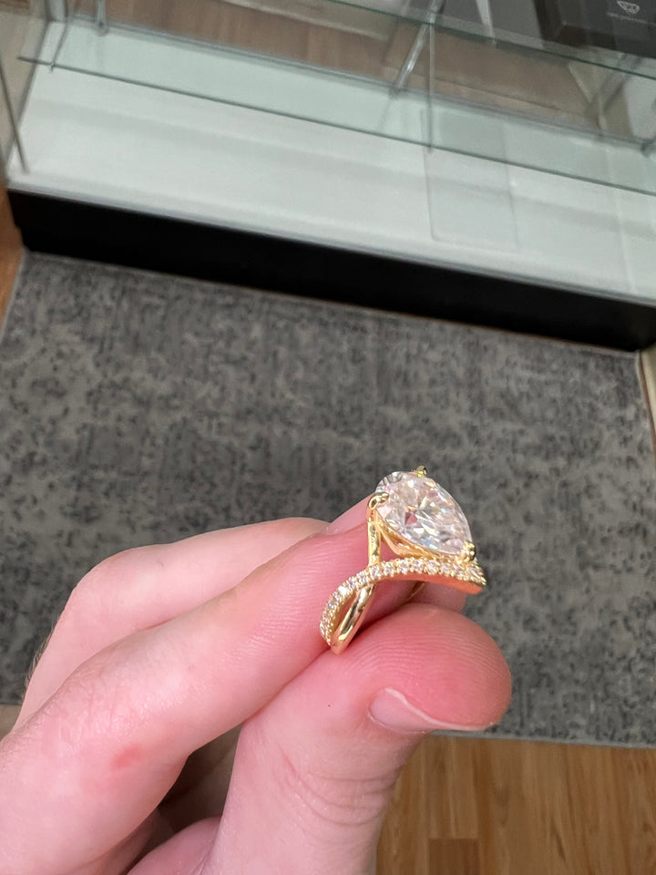 Pear Shape Engagement Ring With Twisted Pavé Band