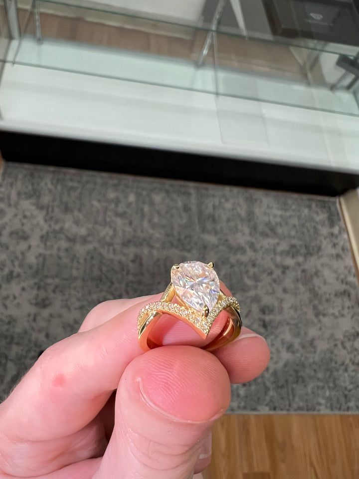 Pear Shape Engagement Ring With Twisted Pavé Band
