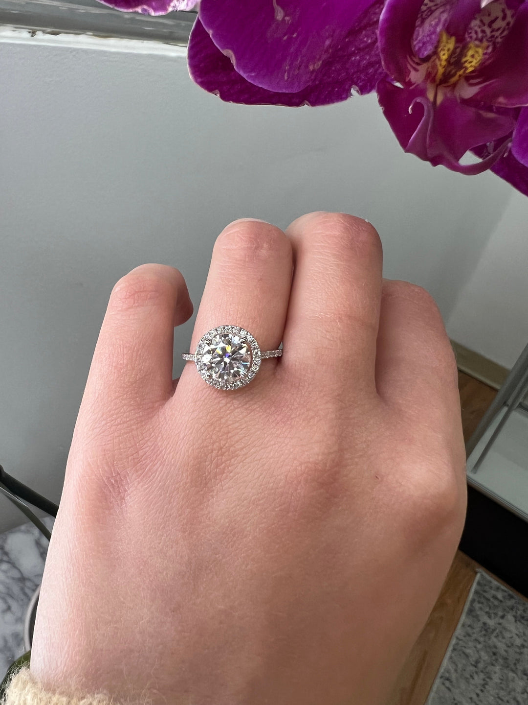 Round Cut Halo Engagement Ring