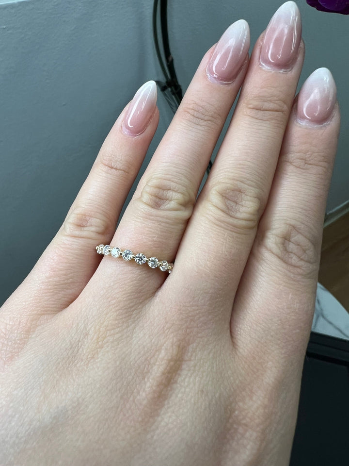 Round Cut Single Prong Eternity Band