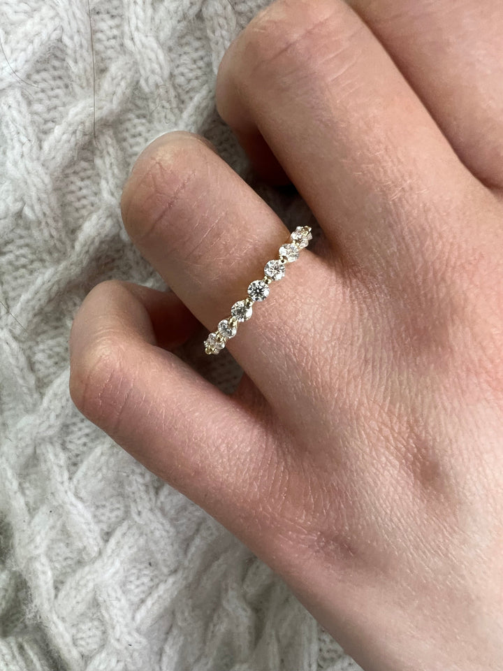 Round Cut Single Prong Eternity Band