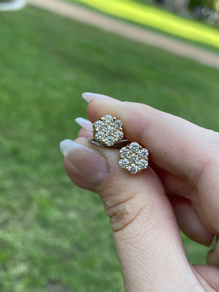 Round Cut Flower Studs